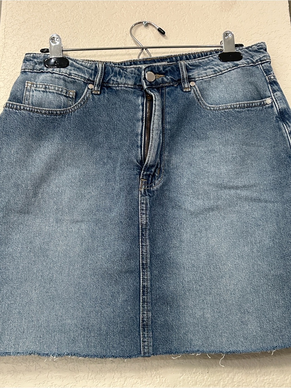 Rebecca Minkoff Raw Hem Denim Skirt Size 8 Light Wash Mini Length Cotton Jean - Picture 2 of 12